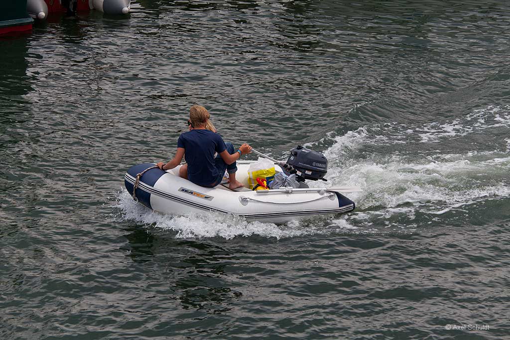 Das wohl kleinste Schlauchboot auf der Hansesail 2014