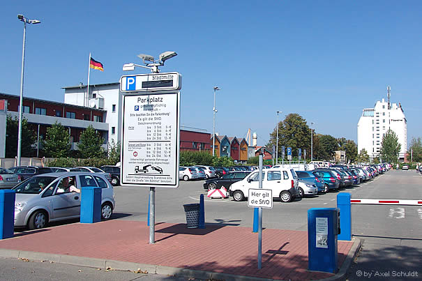 Parkplatz am Bahnhof von Warnemünde